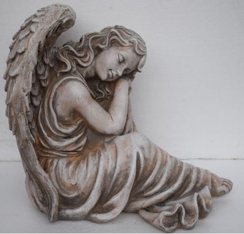 Engel sitzend 49.5cm lang 31x38cm Fiberstein