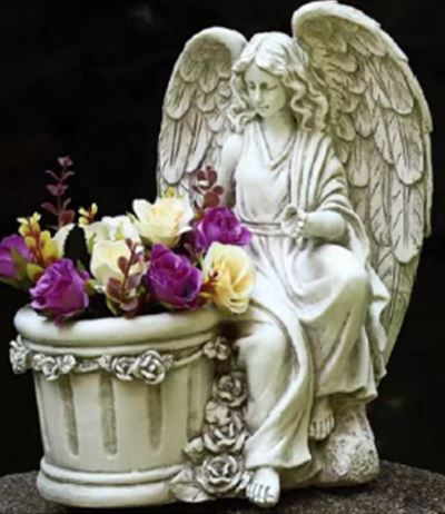 Engel sitzend neben Topf 28.5cm hoch 18.5x28.5cm Polyresin