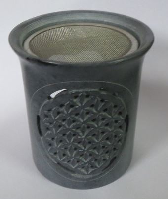 Räucherofen mit Metallsieb Speckstein Blume des Lebens grau 7.5x9cm INDIEN